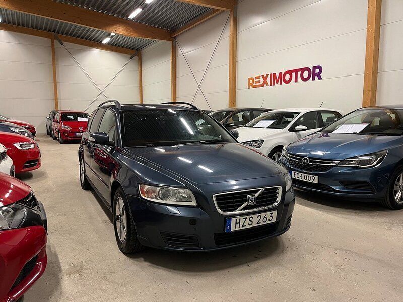 Blå Begagnad 2008 Volvo V50 Kinetic Kombi | 29 900 kr (Bra pris) - Bild 1/4