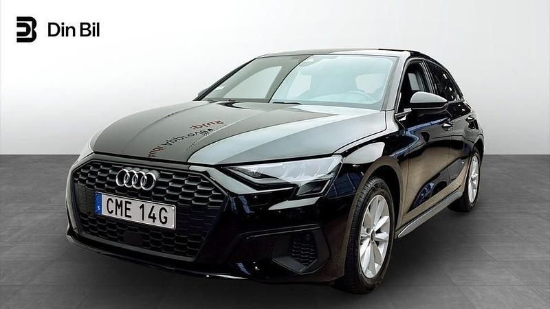 Brilliantsvart Begagnad 2023 Audi A3 Proline Sedan | 224 000 kr (Bra pris) - Bild 1/4