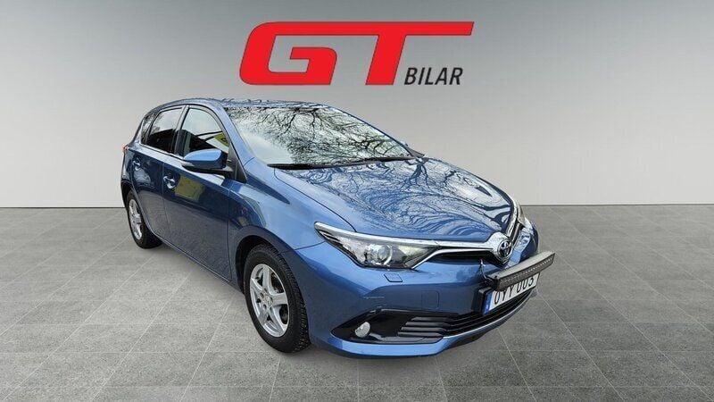 Blå Begagnad 2015 Toyota Auris Multidrive S Halvkombi | 129 900 kr (Marknadspris) - Bild 1/4