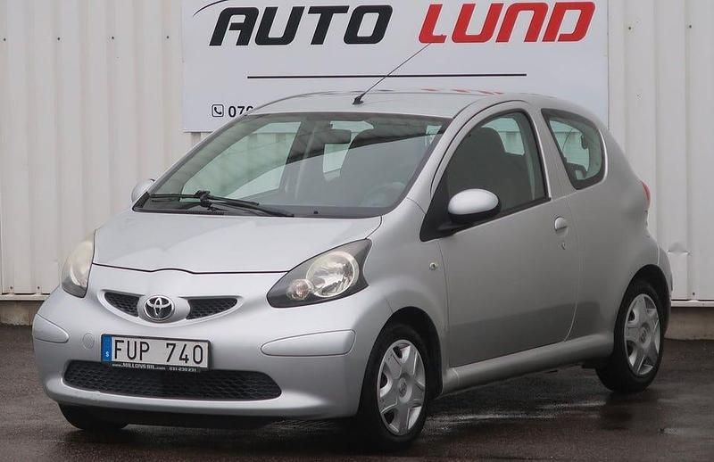 Silver Begagnad 2007 Toyota Aygo Halvkombi | 34 900 kr (Marknadspris) - Bild 1/4