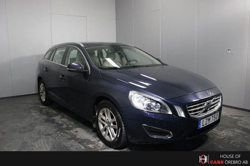 Blå Begagnad 2012 Volvo V60 Summum Kombi | 64 900 kr (Marknadspris) - Bild 1/4
