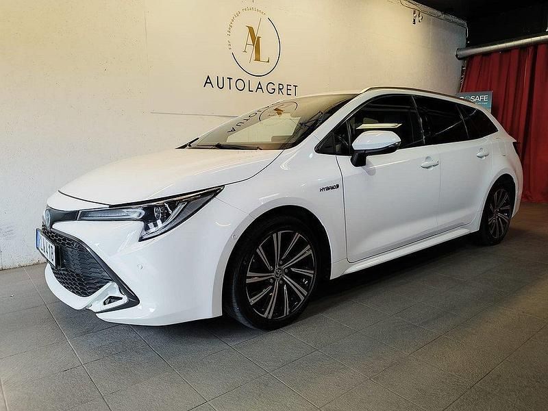 Vit Begagnad 2021 Toyota Corolla Style Kombi | 204 900 kr (Marknadspris) - Bild 1/4