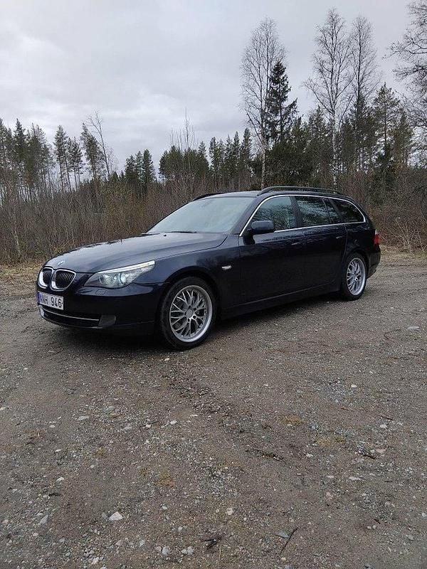 Blå Begagnad 2008 BMW 525 Kombi | 65 000 kr (Marknadspris) - Bild 1/1