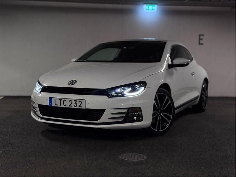 Vit Begagnad 2015 VW Scirocco Sportkupé | 159 000 kr (Marknadspris) - Bild 1/4