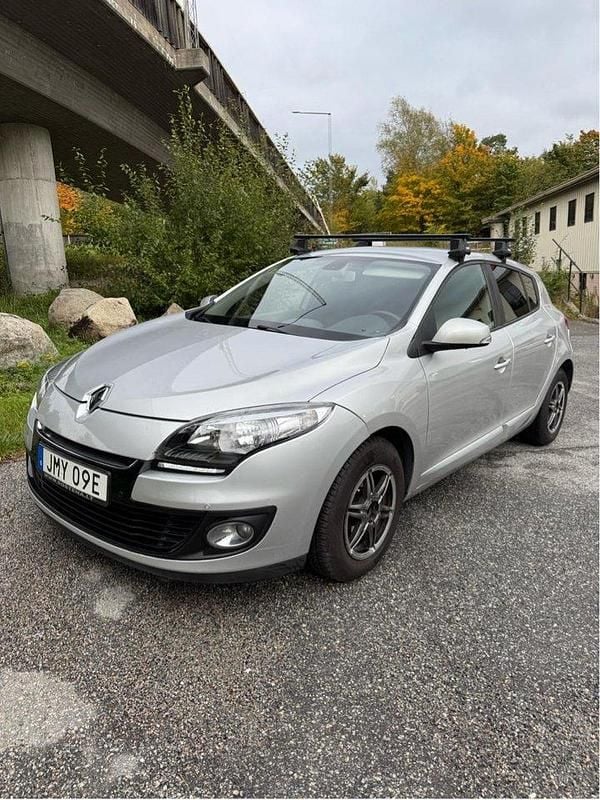 Grå Begagnad 2012 Renault Mégane III Halvkombi | 38 000 kr (Superpris) - Bild 1/4