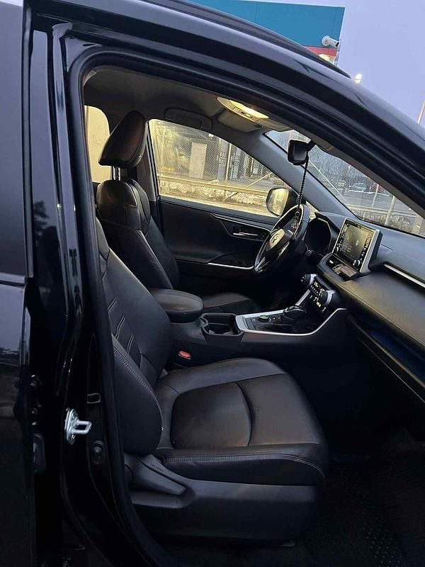 Svart Begagnad 2021 Toyota RAV4 Hybrid SUV | 255 000 kr (Bra pris) - Bild 1/4
