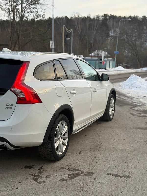 Begagnad Volvo V60 CC 190 HK (139 kW) 2017 Kombi