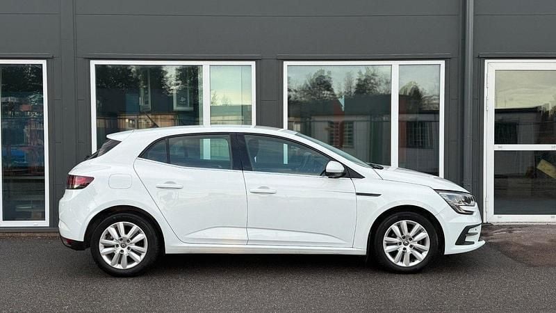 Vit Begagnad 2021 Renault Mégane IV Halvkombi | 119 400 kr (Marknadspris) - Bild 1/4