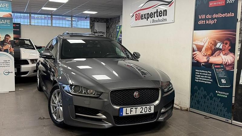 Begagnad Jaguar XE R-Sport 180 HK (132 kW) 2017 Grå Sedan