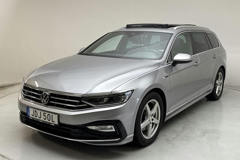 Silver Begagnad 2022 VW Passat | 259 000 kr (Marknadspris) - Bild 1/4