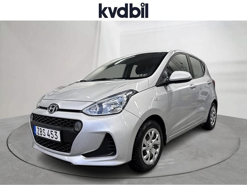 Begagnad Hyundai i10 Comfort 67 HK (49 kW) 2018 Silver Halvkombi