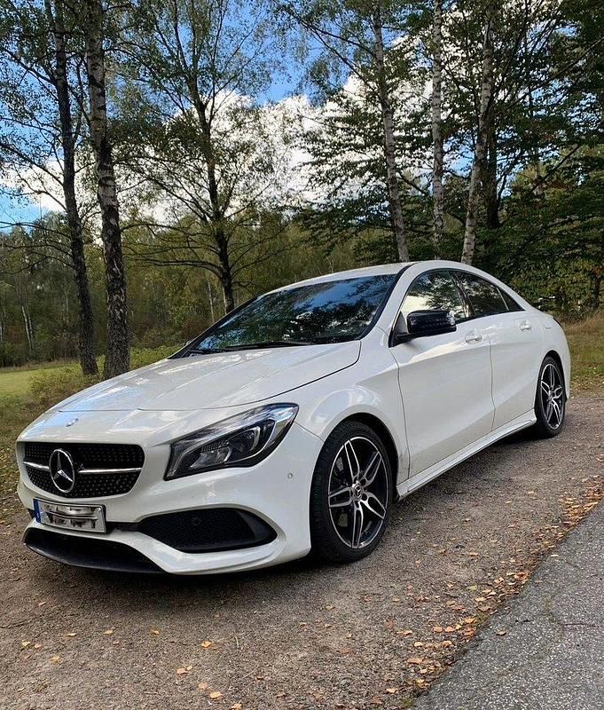 Vit Begagnad 2017 Mercedes CLA250 AMG Sedan | 195 000 kr (Bra pris) - Bild 1/4