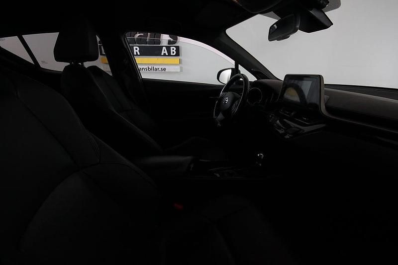 Begagnad Toyota C-HR Executive 122 HK (89 kW) 2018 Mörkgrå SUV