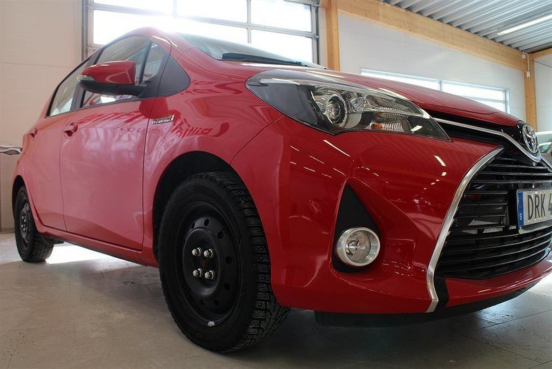 Såld Toyota Yaris Hybrid XP13M(A), begagnad 2015, 1.436 mil i Gävleborg