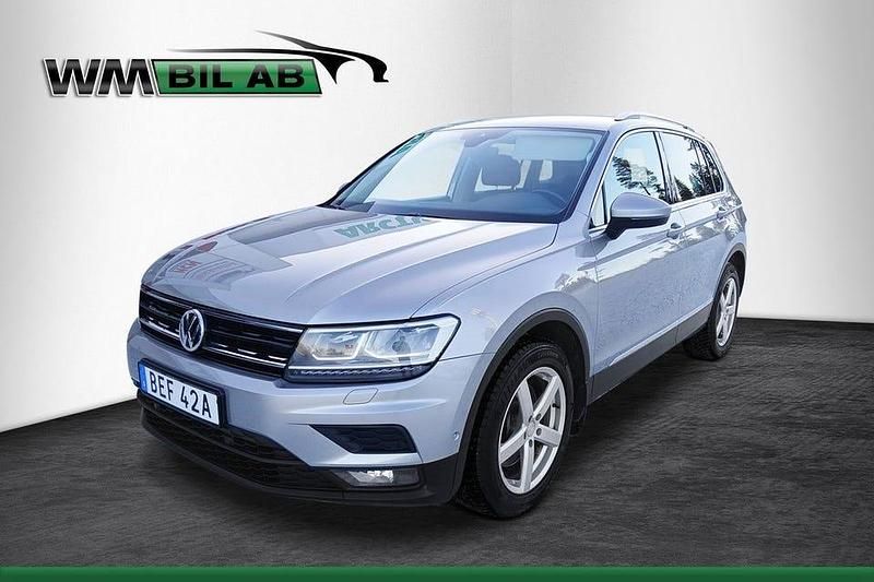 Grå Begagnad 2019 VW Tiguan Executive SUV | 264 000 kr (Marknadspris) - Bild 1/4