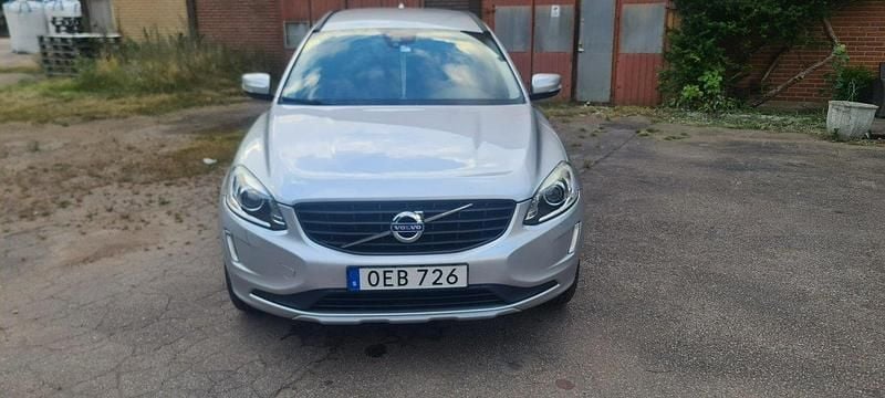 Silver Begagnad 2017 Volvo XC60 Kinetic SUV | 170 000 kr (Marknadspris) - Bild 1/4