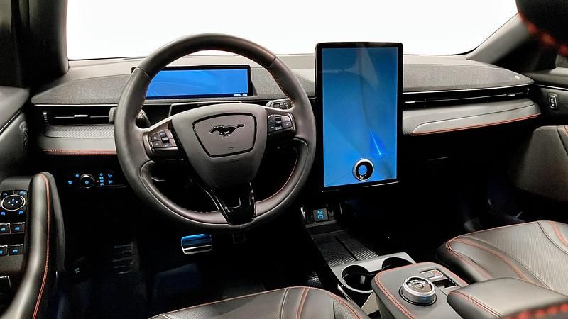 Begagnad Ford Mustang Mach-E Standard Range 272 kW (371 HK) 2021 Svart SUV