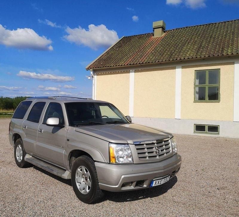 Silver Begagnad 2005 Cadillac Escalade SUV | 125 000 kr (Dyr) - Bild 1/4