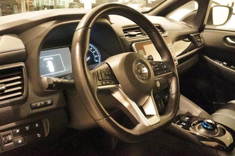 Begagnad Nissan Leaf Tekna 160 kW (218 HK) 2021 Vit Halvkombi