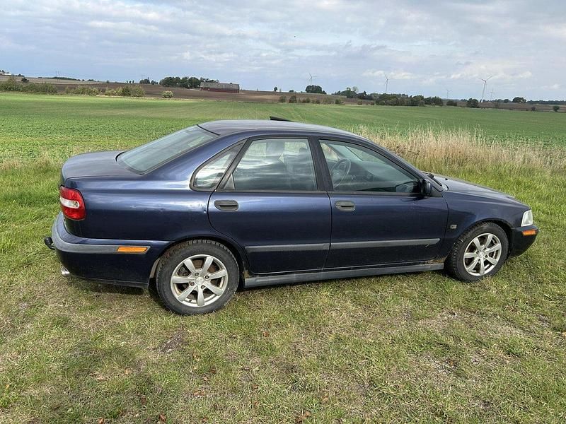 Blå Begagnad 2004 Volvo S40 Sedan | 12 500 kr (Marknadspris) - Bild 1/4
