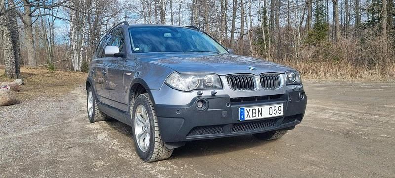 Grå Begagnad 2006 BMW X3 Advantage SUV | 70 000 kr (Bra pris) - Bild 1/4