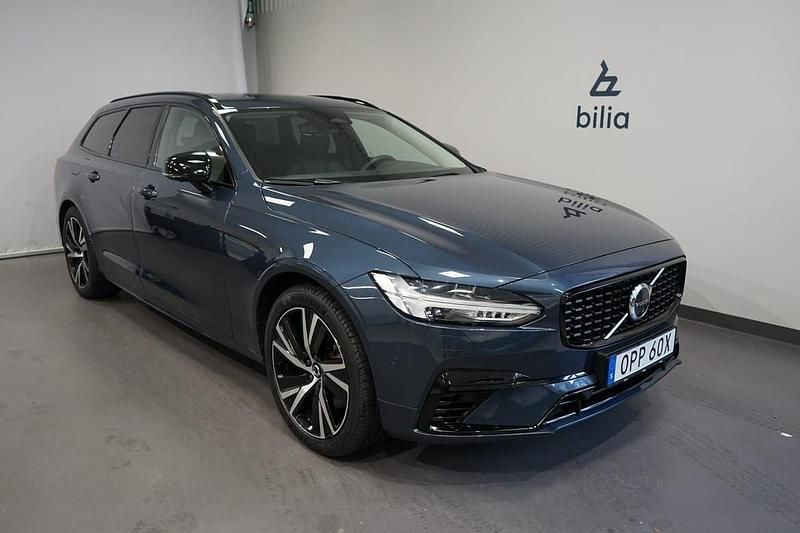 Blå Begagnad 2022 Volvo V90 Plus Kombi | 469 000 kr (Marknadspris) - Bild 1/3