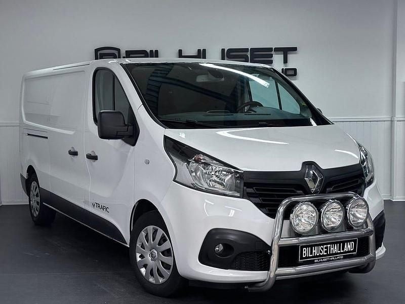 Vit Begagnad 2017 Renault Trafic Minibuss | 99 900 kr (Bra pris) - Bild 1/4