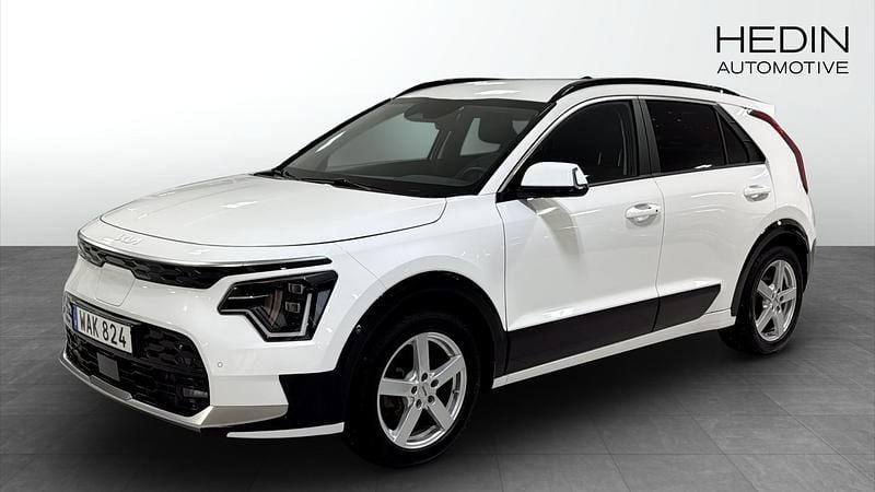 Vit Begagnad 2023 Kia Niro Advance SUV | 369 900 kr - Bild 1/4