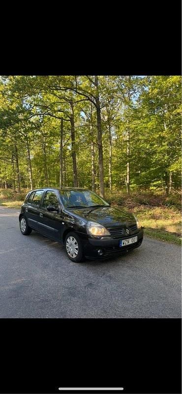 Svart Begagnad 2005 Renault Clio R.S. Halvkombi | 16 000 kr (Bra pris) - Bild 1/4