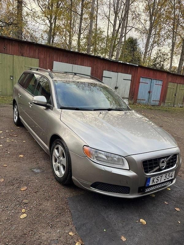 Brun Begagnad 2011 Volvo V70 Kombi | 46 000 kr (Marknadspris) - Bild 1/3