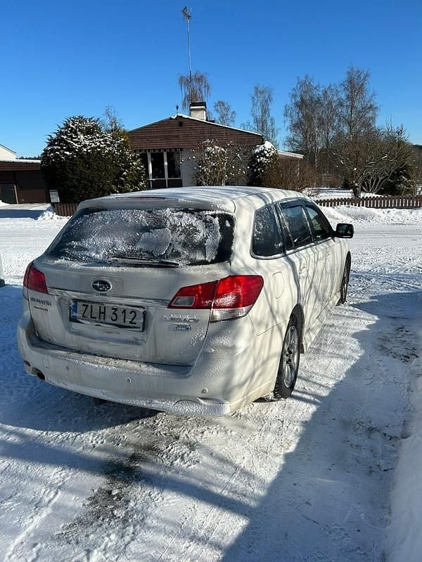 Begagnad Subaru Legacy 150 HK (110 kW) 2010 Kombi