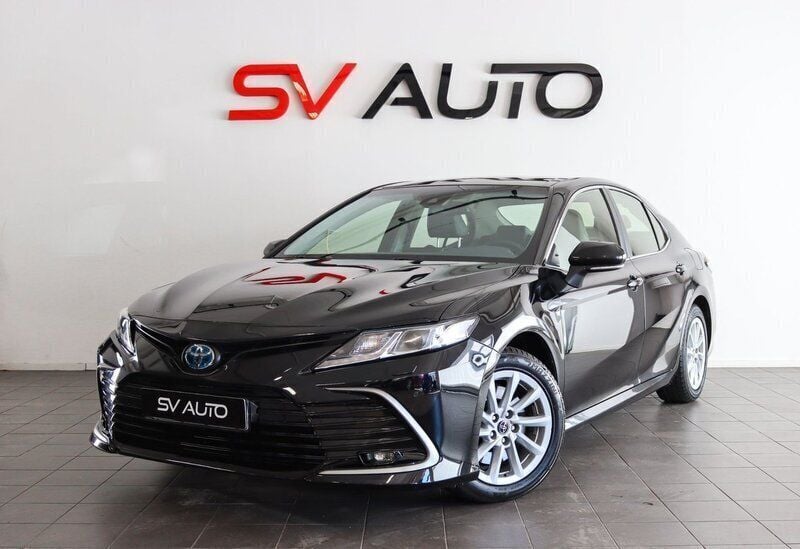 Begagnad 2022 Toyota Camry Hybrid Executive Sedan | 249 900 kr (Marknadspris) - Bild 1/4