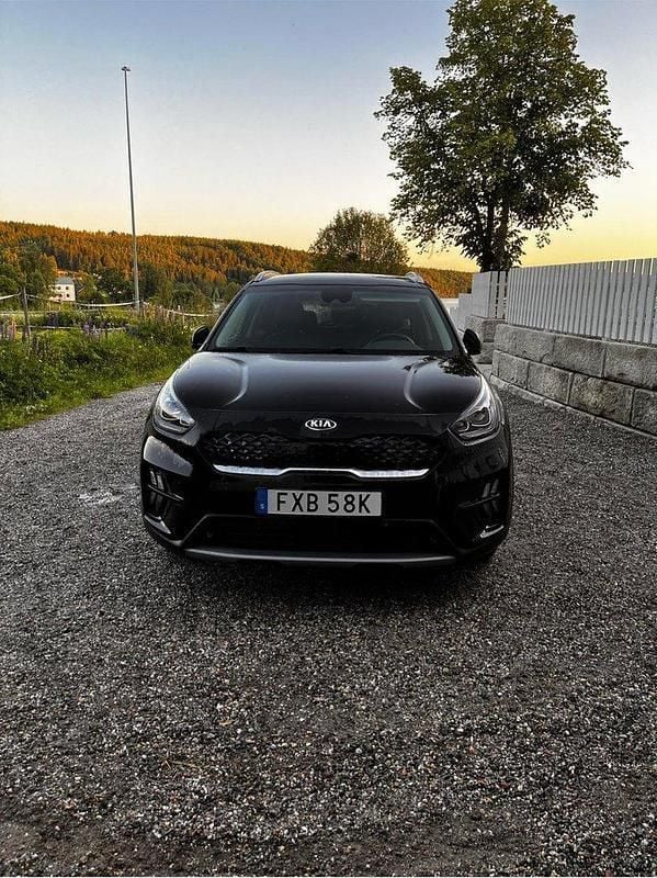 Svart Begagnad 2021 Kia Niro Advance SUV | 235 000 kr (Bra pris) - Bild 1/4