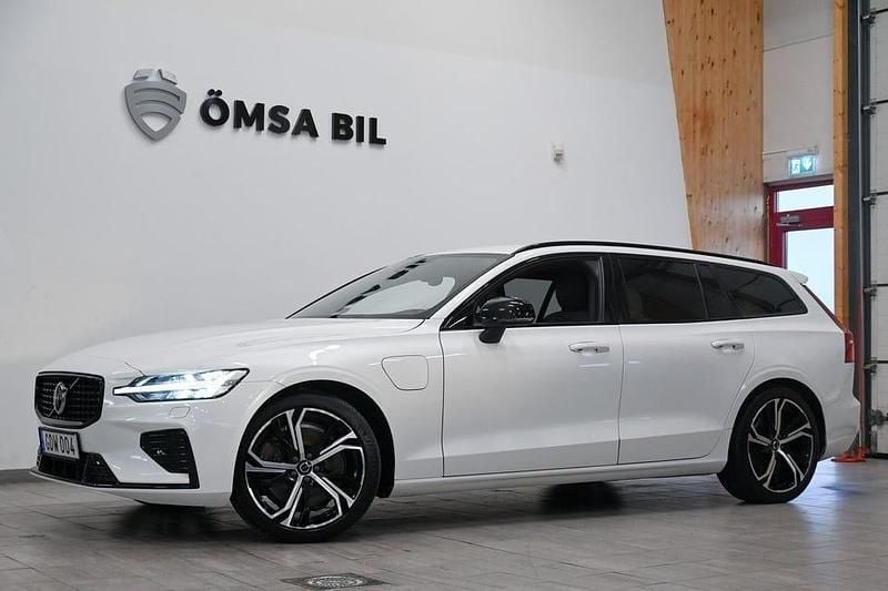 Vit Begagnad 2023 Volvo V60 R-Design Kombi | 364 800 kr - Bild 1/4