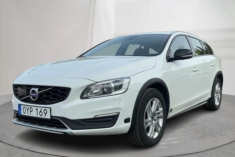 Vit Begagnad 2018 Volvo V60 CC Kombi | 179 000 kr (Superpris) - Bild 1/4