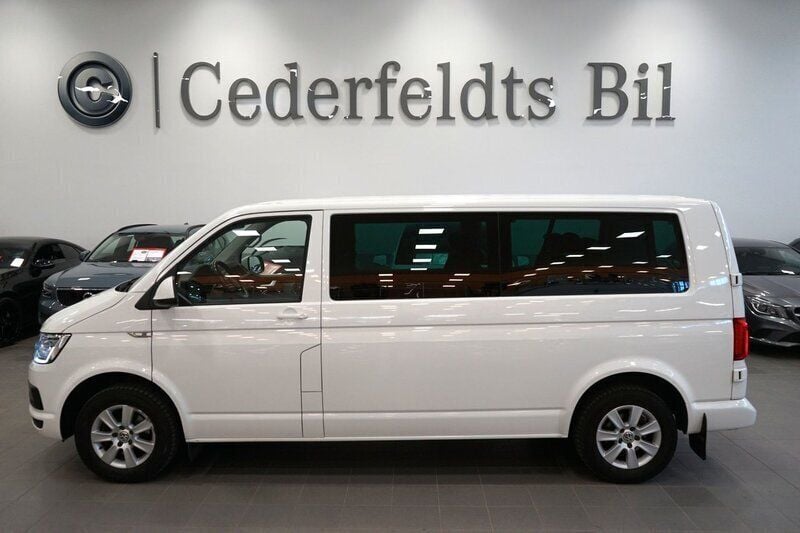 Vit Begagnad 2017 VW Caravelle Comfortline Minibuss | 279 900 kr (Lite dyr) - Bild 1/4