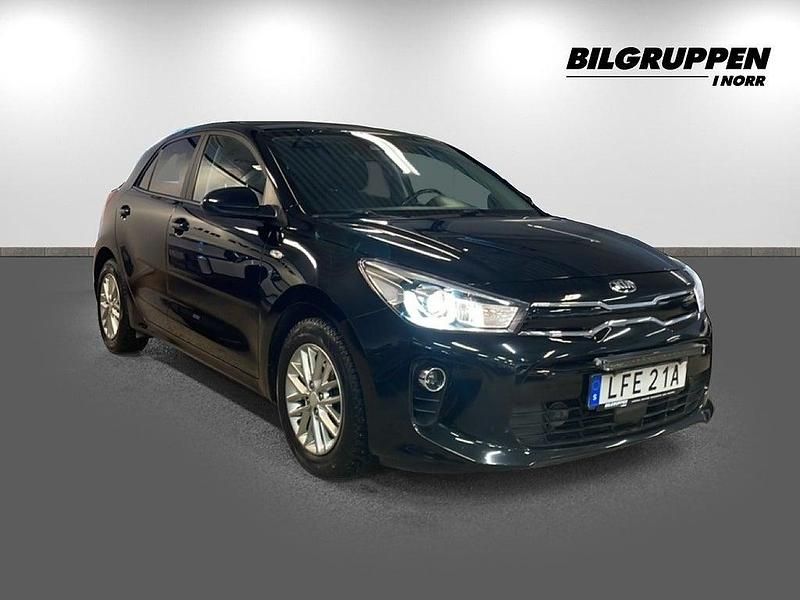 Begagnad Kia Rio 84 HK (61 kW) 2019 Svart Halvkombi