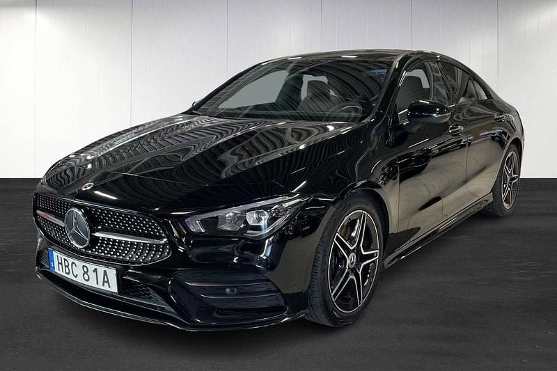 Svart Begagnad 2022 Mercedes CLA200 AMG Sportkupé | 299 000 kr (Bra pris) - Bild 1/4