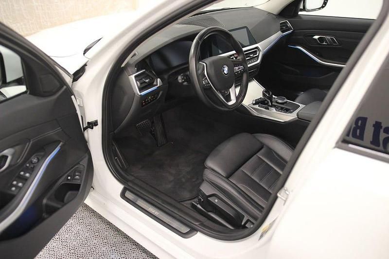 Begagnad BMW 330 Sport Line 184 HK (135 kW) 2021 Vit Kombi