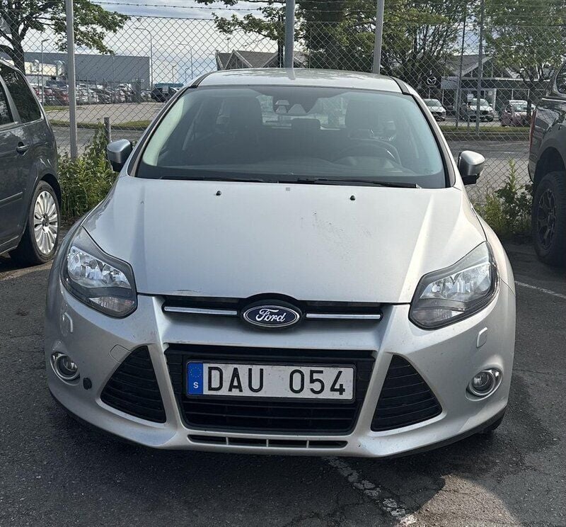 Grå Begagnad 2013 Ford Focus Titanium Kombi | 22 900 kr - Bild 1/3