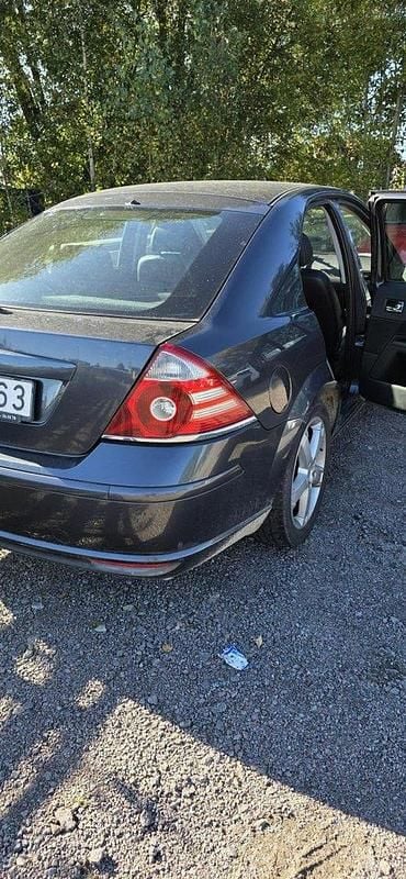 Grå Begagnad 2007 Ford Mondeo Titanium X Halvkombi | 16 000 kr (Superpris) - Bild 1/4
