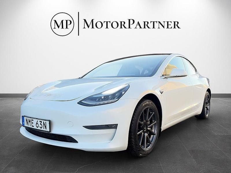 Begagnad Tesla Model 3 Long Range AWD 366 kW (498 HK) 2019 Vit Sedan