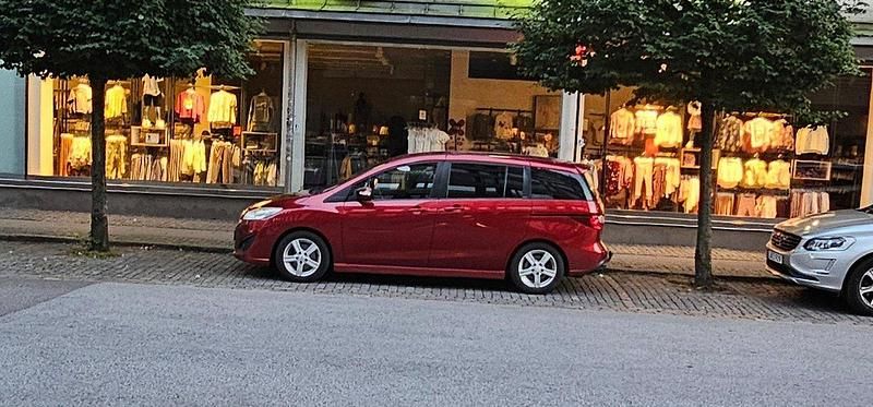Röd Begagnad 2014 Mazda 5 Inclusive Minibuss | 63 000 kr - Bild 1/4