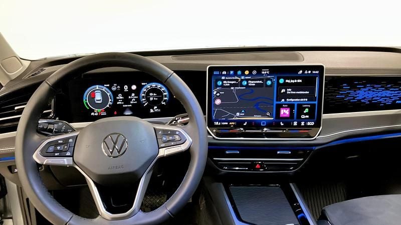 Begagnad VW Passat Elegance 177 HK (130 kW) 2024 Silver Kombi