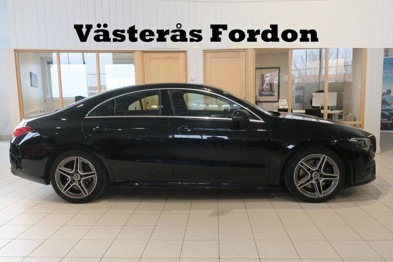 Svart Begagnad 2020 Mercedes CLA200 AMG Sportkupé | 359 900 kr (Lite dyr) - Bild 1/4