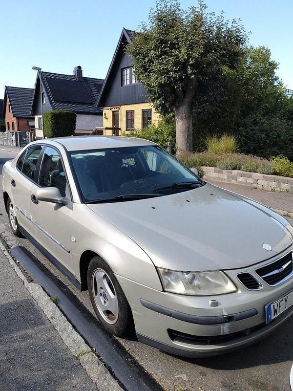 Gul Begagnad 2005 Saab 9-3 Linear Sedan | 10 000 kr (Superpris) - Bild 1/4