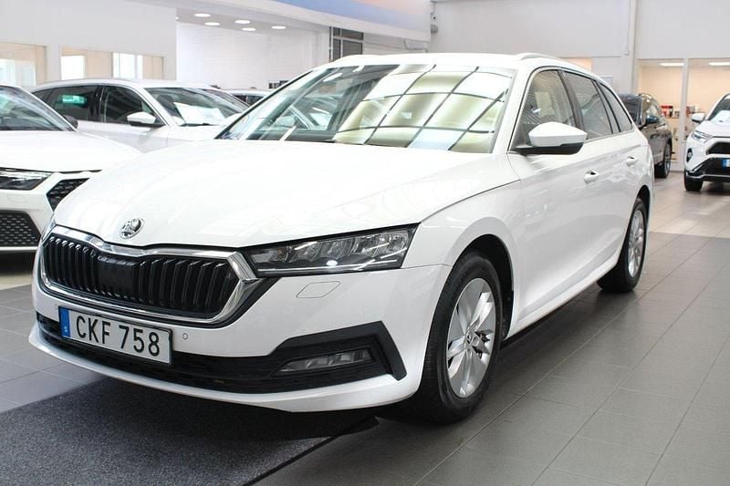 Vit Begagnad 2020 Skoda Octavia Kombi | 214 900 kr (Marknadspris) - Bild 1/4
