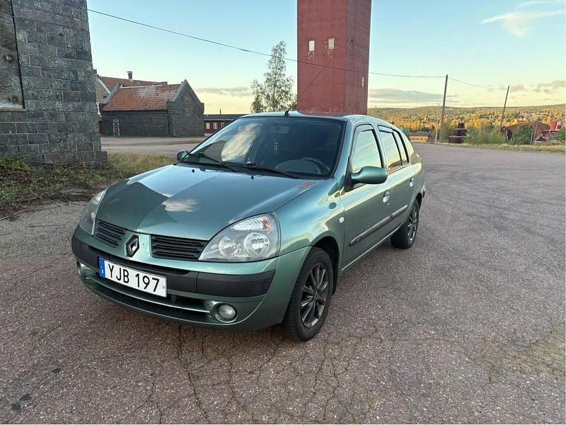 Grön Begagnad 2006 Renault Clio Symbol Sedan | 49 000 kr - Bild 1/4