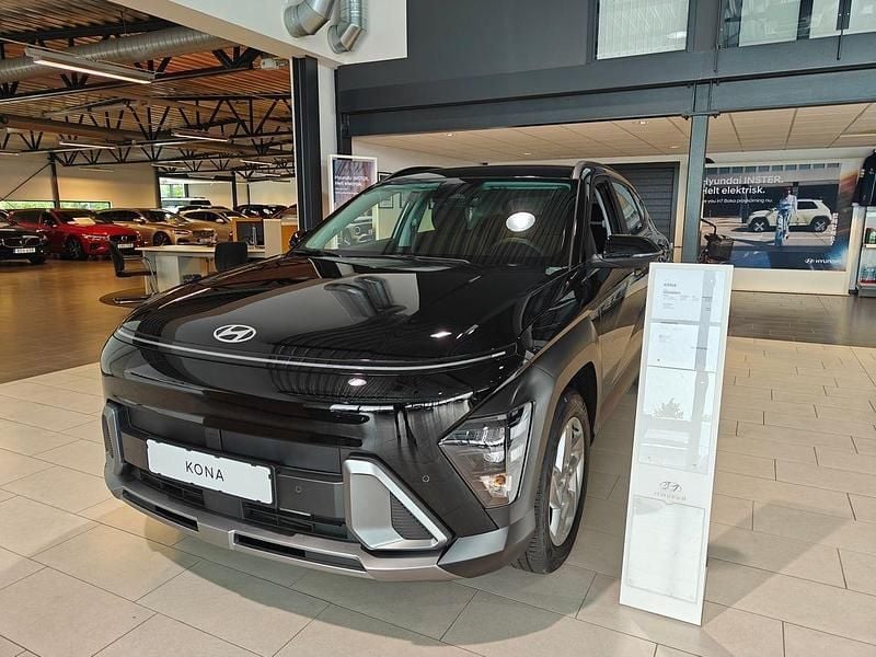 Svart Ny 2025 Hyundai Kona SUV | 315 400 kr - Bild 1/4