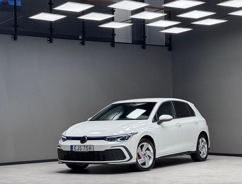 Begagnad VW Golf VIII GTE 245 HK (180 kW) 2020 Vit Halvkombi